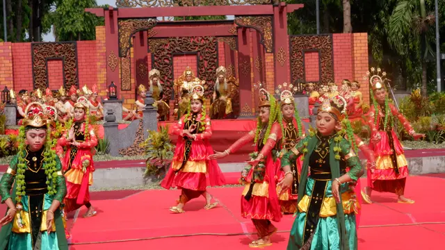 Tari Muang Sangkal Sumenep terus dilestarikan oleh anak muda. (Istimewa)