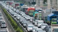 Pemerintah sedang membangun tiga proyek besar di sepanjang koridor Jakarta Cikampek. Pembangunan ketiga proyek yang dilakukan bersamaan tersebut memberikan dampak pada kelancaran arus lalu lintas di Jalan Tol Jakarta-Cikampek. 