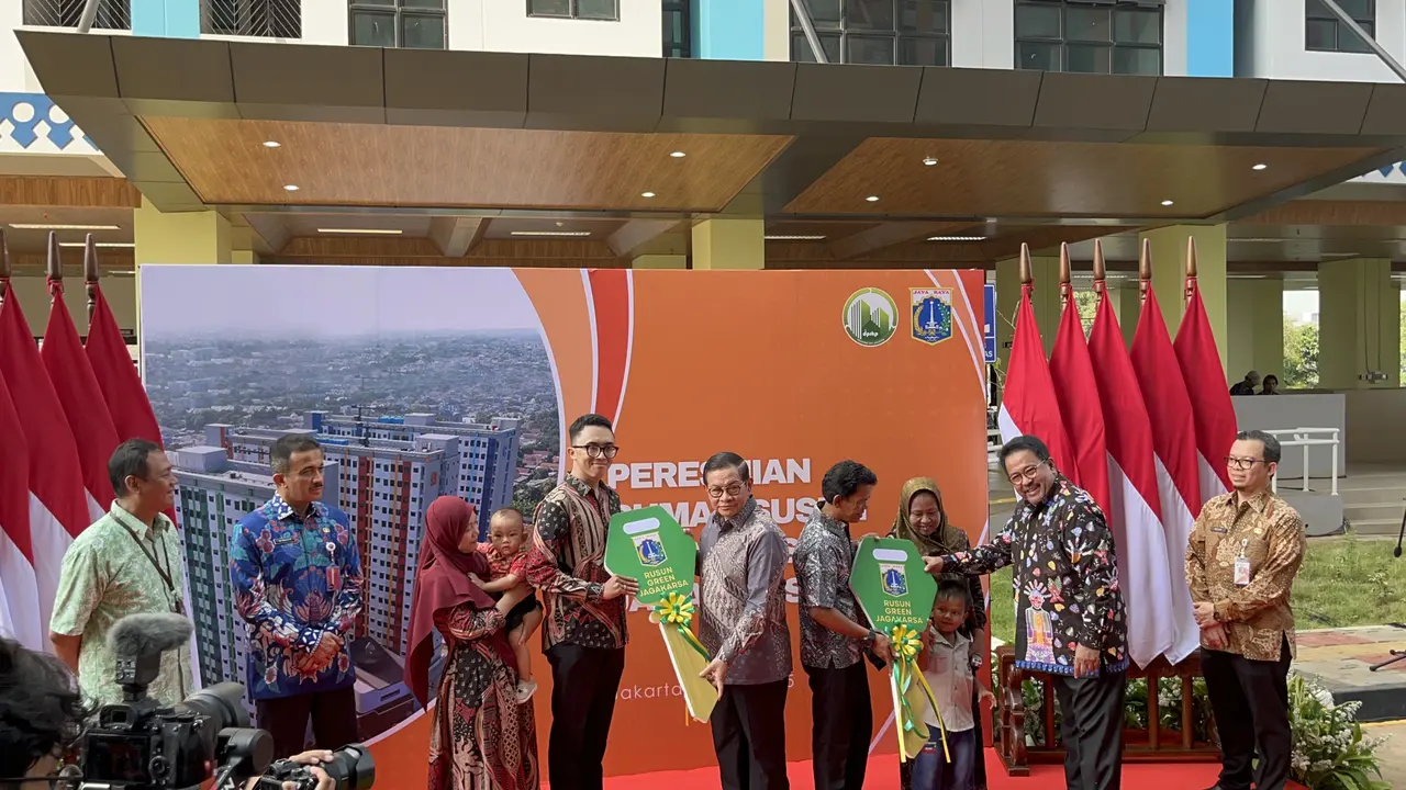 Gubernur Jakarta Pramono Anung didampingi wakilnya, Rano Karno meresmikan rumah susun sewa (rusunawa) Jagakarsa di Jakarta Selatan.