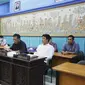 Ketua DPRD Klungkung AA Gde Anom (baju hitam) saat memimpin rapat terkait hibah eks galian C untuk pengembangan pusat kebudayaan Bali. (Istimewa)