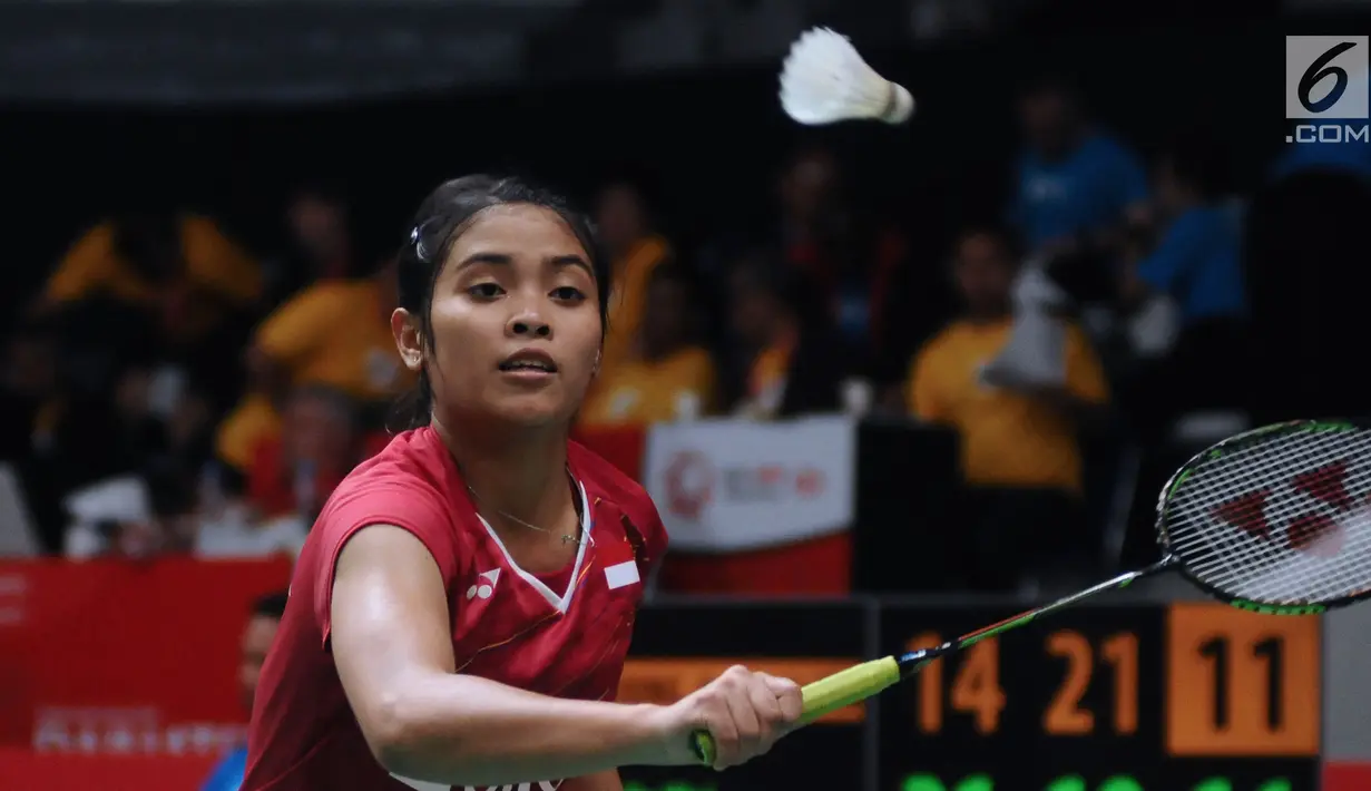 Tunggal putri Indonesia, Gregoria Mariska Tunjung saat melawan Goh Jin Wei (Malaysia) pada babak pertama Indonesia Masters 2018 di Istora Senayan, Jakarta, Rabu (24/1). Gregoria kalah 14-21, 21-19, 12-21. (Liputan6.com/Helmi Fithriansyah)