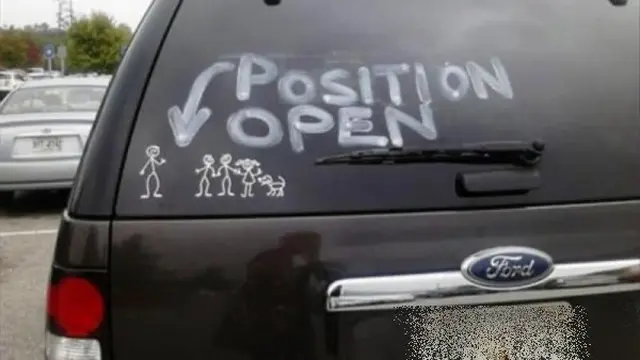 6 Stiker di Belakang Mobil Ini Nyeleneh, Bukan Keluarga Bahagia