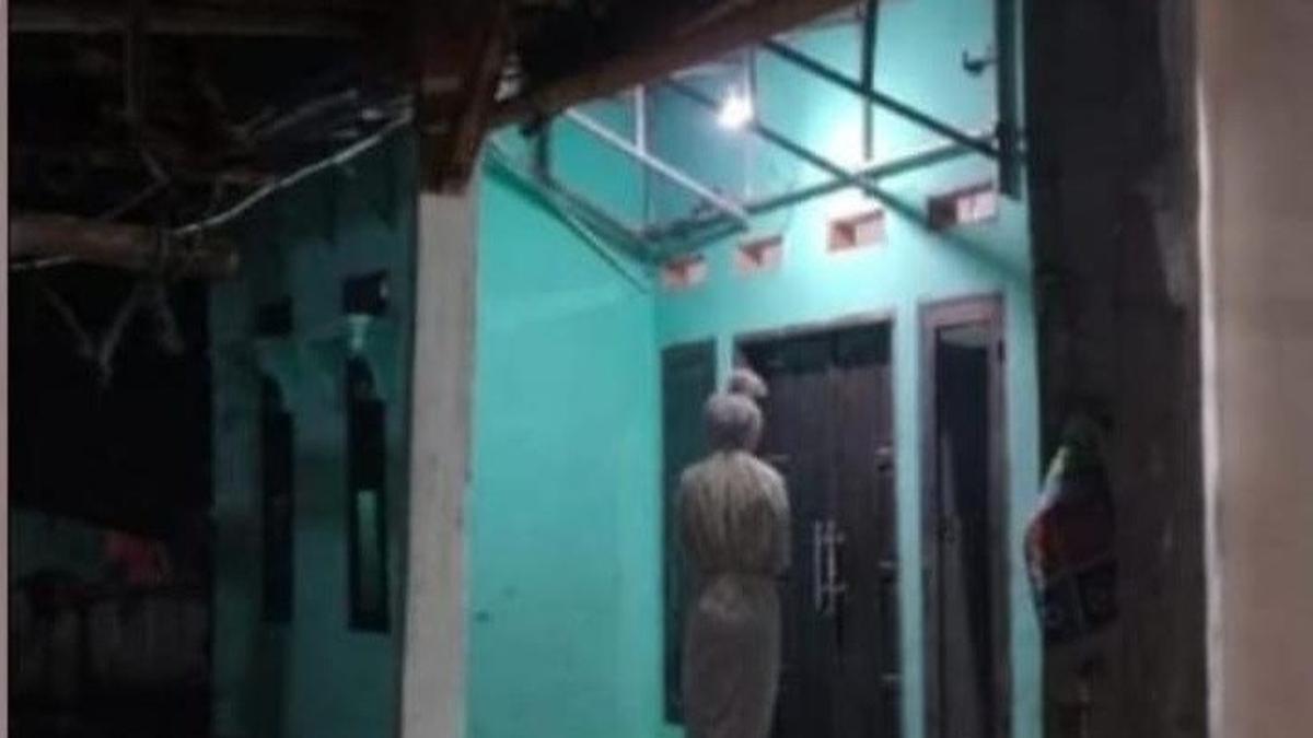 Geger Penampakan Pocong di Teras Rumah Warga Tangerang