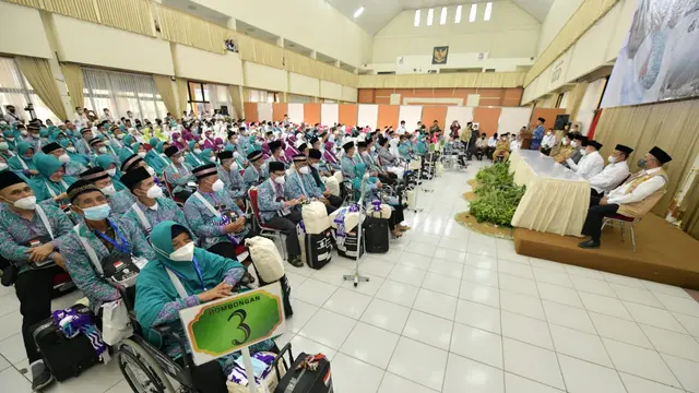 Ridwan Kamil Lepas 413 Calon Jemaah Haji Kloter 34 asal Jawa Barat