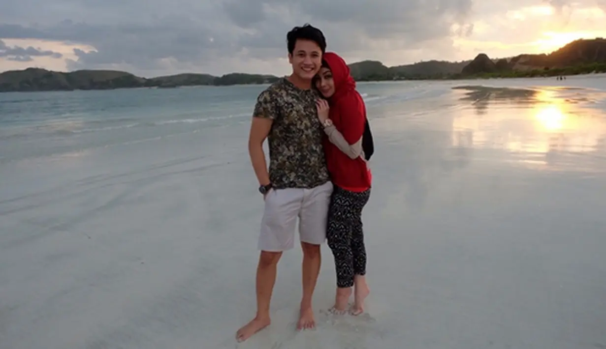 Terry Putri dan Tirta Adilla sama-sama pernah mengalami kegagalan dalam rumah tangganya. Untuk itu, pasangan ini lebih hati-hati untuk melanjutkan jenjang lebih serius agar tidak terjadi lagi. (dok. Path)