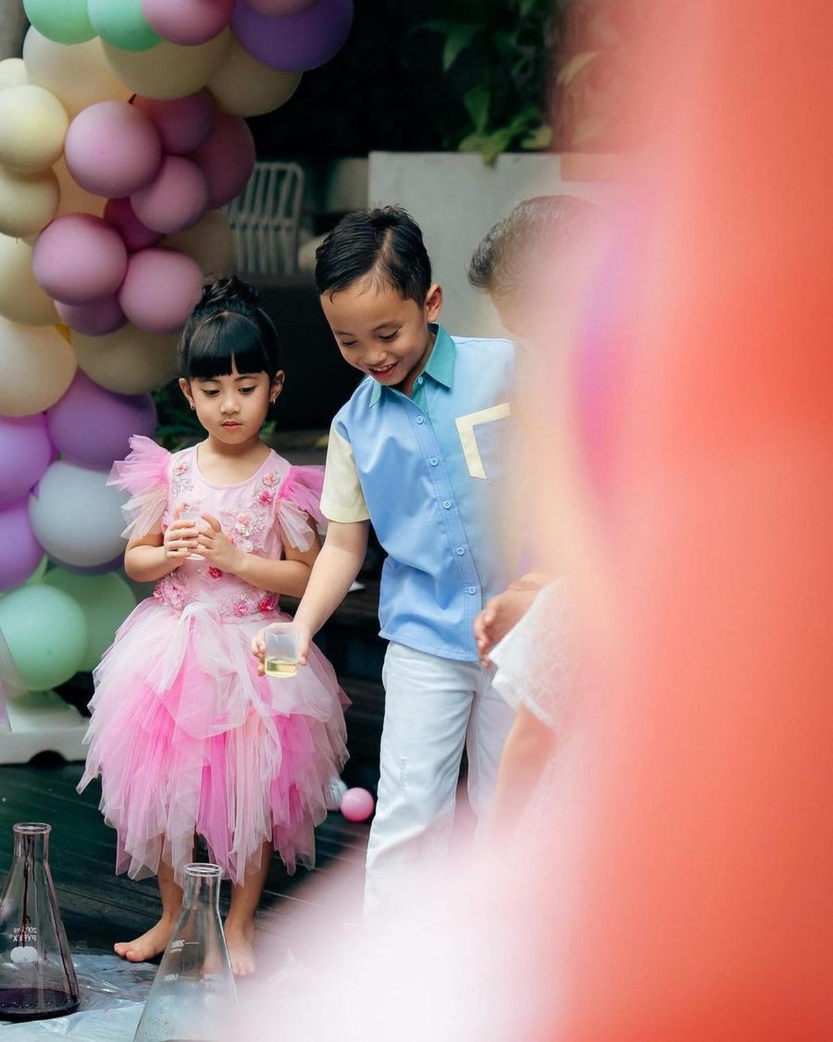 7 Potret Ulang Tahun Chava Putri Rachel Vennya, Dirayakan dengan Pesta Mewah Bertema Unicorn - Okin Hadir Namun Disebut Tak Baca Grup WA