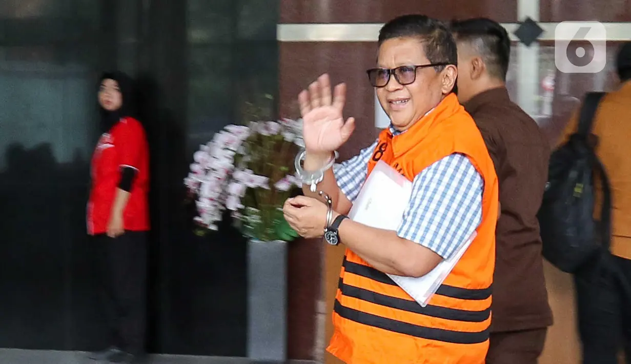 Sekretaris Jenderal DPP Partai Demokrasi Indonesia Perjuangan (PDIP), Hasto Kristiyanto tiba untuk menjalani pemeriksaan di Gedung Merah Putih Komisi Pemberantasan Korupsi (KPK), Jakarta, Rabu (26/2/2025). (Liputan6.com/Herman Zakharia)