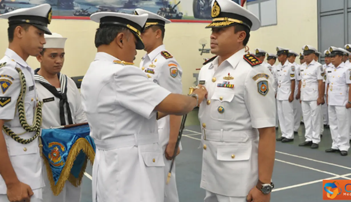 Citizen6, Surabaya: Serahterima jabatan tersebut, dipimpin langsung Dankodikopsla Laksma TNI Yayat Achmad Hadirat, di Aula Sesenbar Kesatrian Bumimoro, Kobangdikal, Surabaya. (Pengirim: Penkobangdikal)