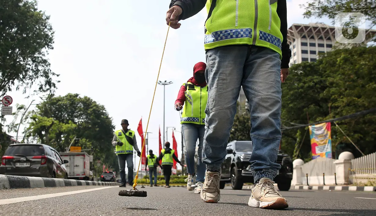 Aksi ini dilakukan untuk membantu pengamanan perjalanan Paus Fransiskus beserta rombongan selama lawatan di Indonesia. (Liputan6.com/Angga Yuniar)