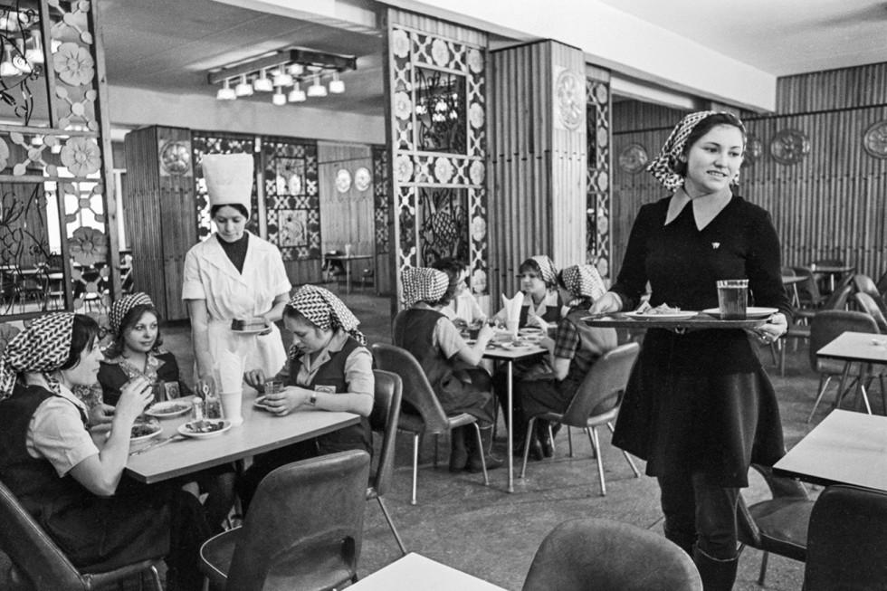 Orang Rusia kerap merasa tidak nyaman jika seseorang memperhatikan mereka dengan perhatian yang tidak semestinya. Sumber: Viktor Sadchikov/TASS