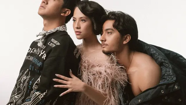 Gaya Pemotretan Adhisty Zara Bareng Bryan Domani dan Kevin Ardilova. (Sumber: Instagram/winstongomez)