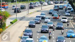 Saat ini, jalur pelarangan sepeda motor berlaku sepanjang MH Thamrin dan Medan Merdeka Barat, Jakarta, Senin (18/4/2016). Rencananya Pemprov DKI Jakarta akan menambah cakupan area larangan sepeda motor. (Liputan6.com/Yoppy Renato)