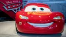 Pixar Animation memboyong mobil Lightning McQueen yang tampil dalam film "Cars 3" pada ajang North American International Auto Show di Detroit, Michigan, Selasa (10/1). (AFP Photo/JIM WATSON)