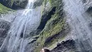 Terbaru, dia memamerkan potretnya saat berlibur ke salah satu tempat air terjun [instagram/naymirdad]