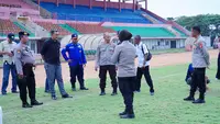 Proses asesmen Stadion Sultan Agung dilakukan oleh tim Direktorat Pengamanan Objek Vital (Ditpamobvit) Polda DIY bersama Dinas Pekerjaan Umum, Perumahan, dan Kawasan Permukiman (DPUPKP) Bantul, Rabu (23/7/2025).