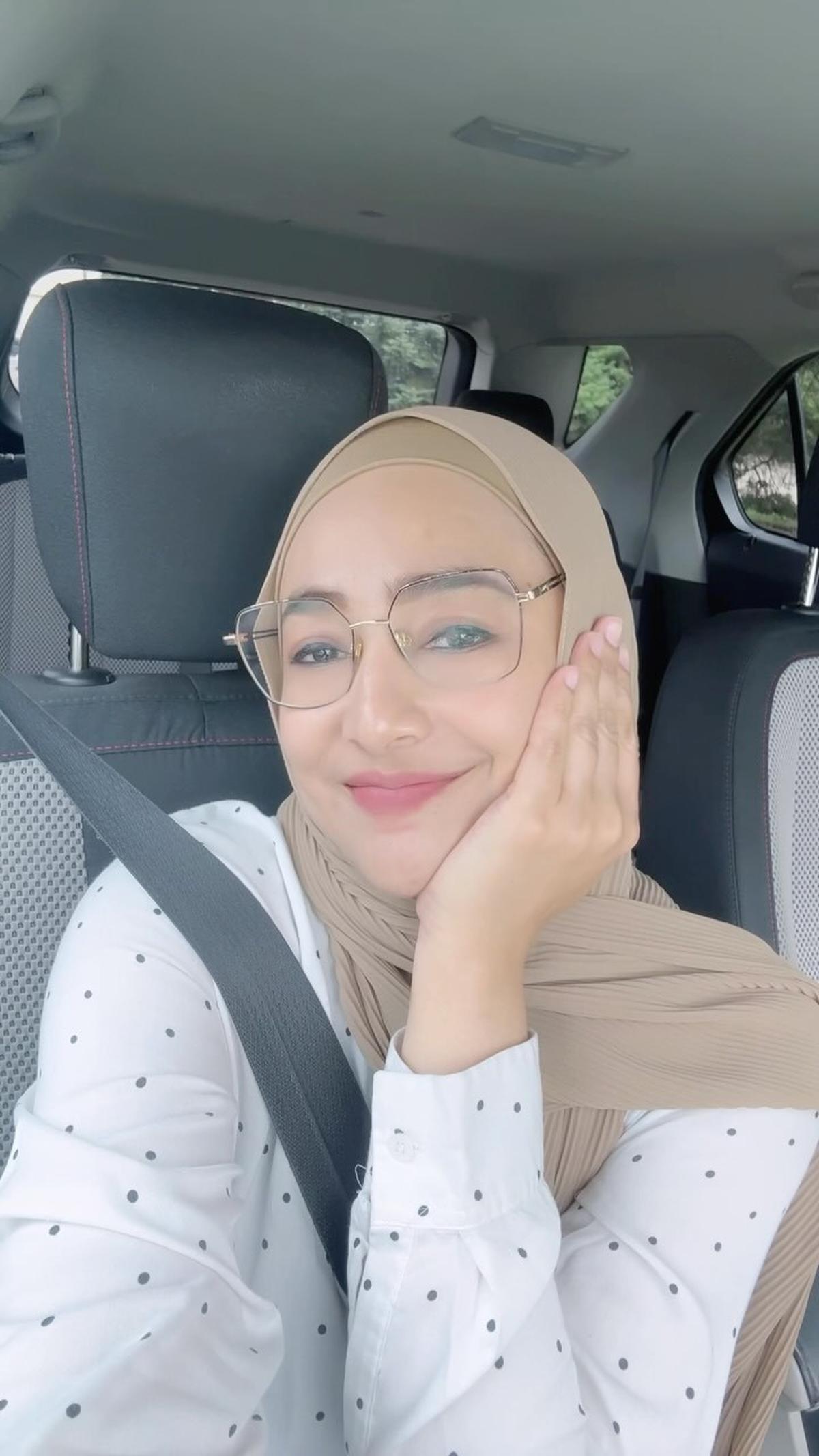 7 Potret Cindy Fatikasari dan Tengku Firmansyah Nikmati Winter di Kanada, Suhu -20 Derajat - Naik Mobil Serasa Naik Bombom Car