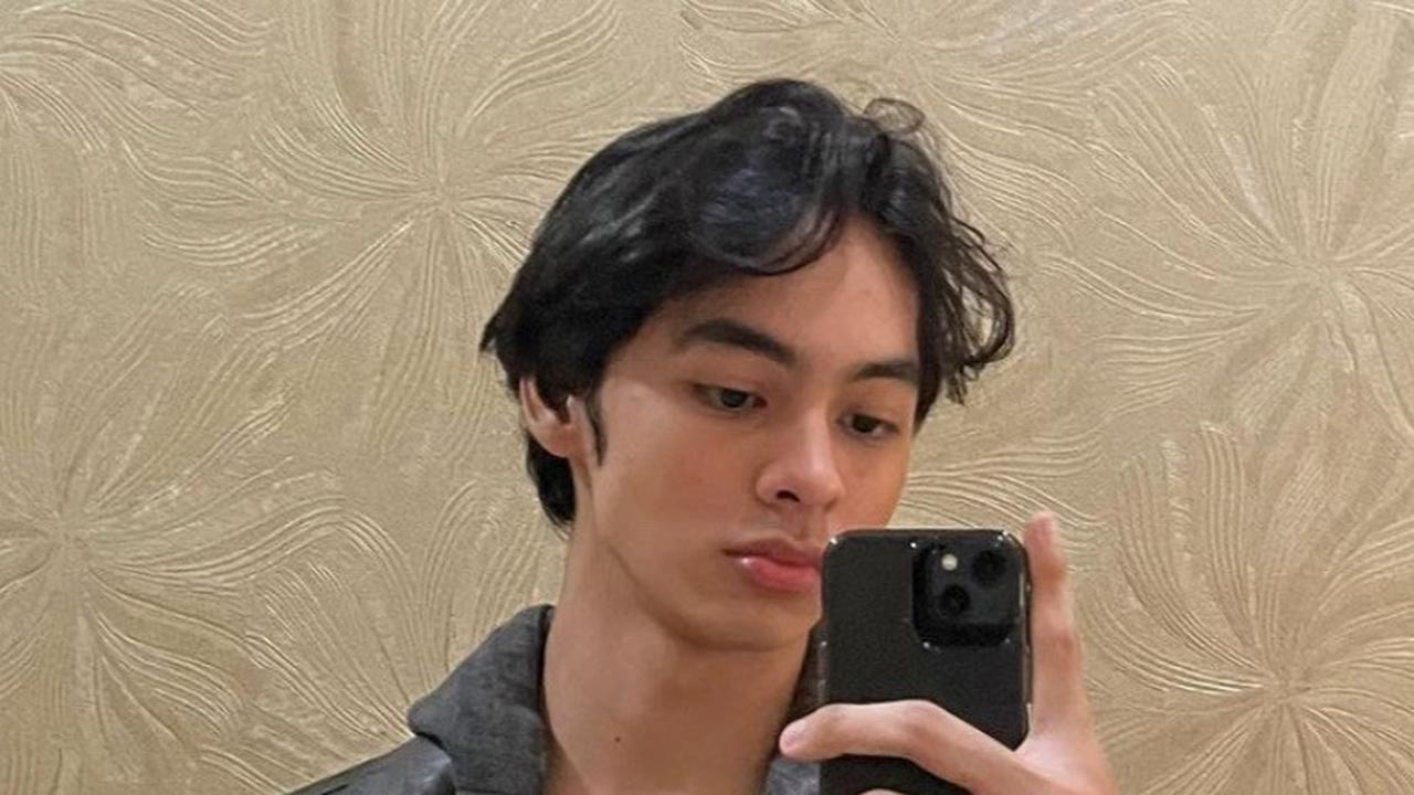 Sosok Fattah di dunia hiburan mungkin masih terbilang baru, namun latar belakang keluarganya tidak. Fattah merupakan anak dari artis Attar Syach.