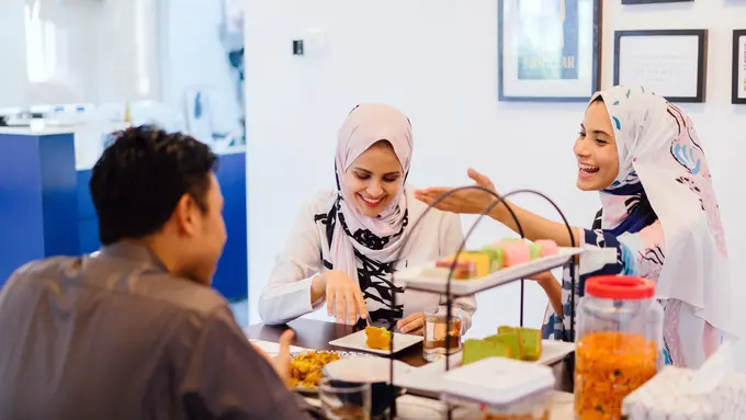 [Fimela] Sahur dan Iftar