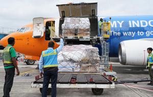 Kantor Staf Presiden (KSP) mengirimkan pompa apung untuk mempercepat pengeringan rumah warga serta fasilitas umum di wilayah terdampak banjir dan longsor di Aceh. (Foto: Dokumentasi KSP)