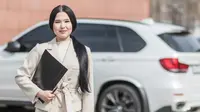 ilustrasi perempuan bekerja/Photo by Mikhail Nilov