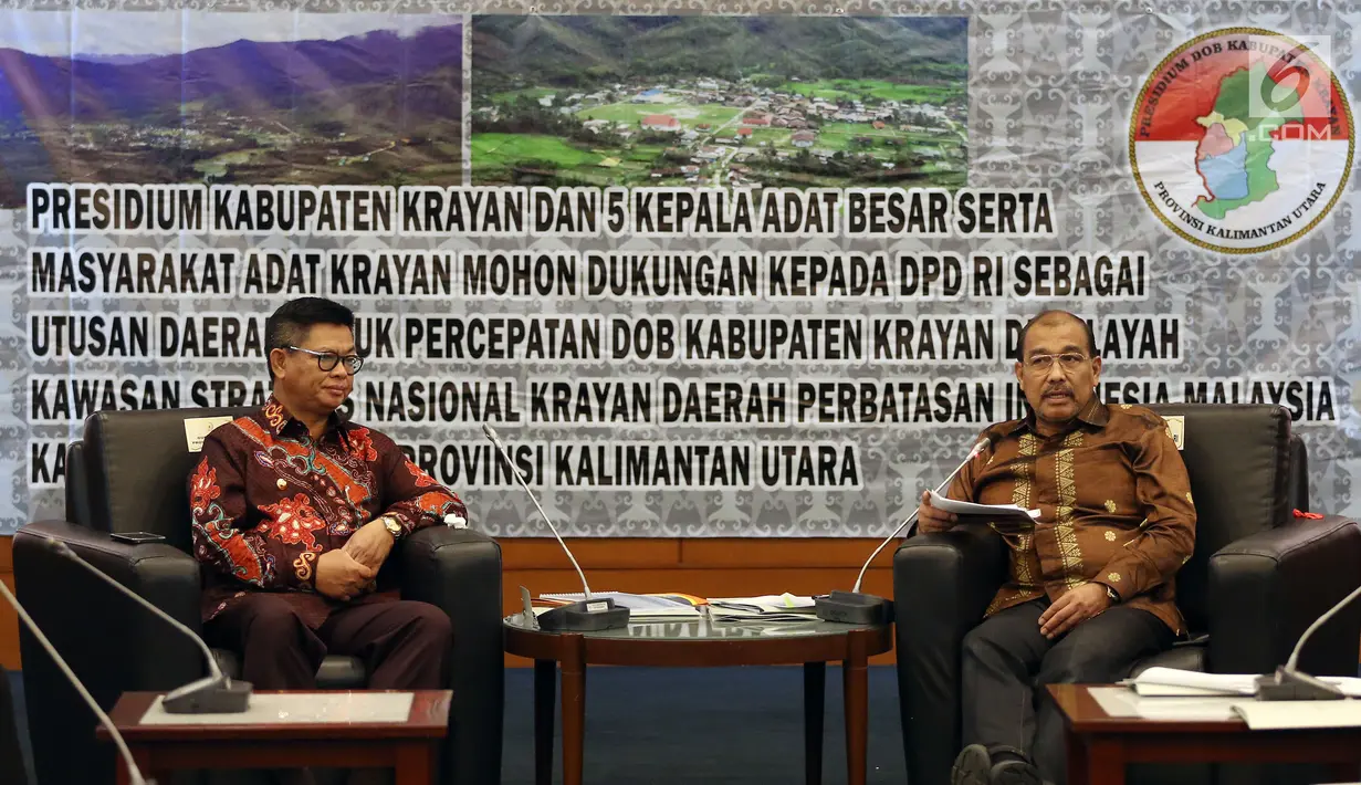 Wakil Ketua DPD Nono Sampono (kanan), bersama Gubernur Kalimantan Utara Irianto Lambrie (kiri) menjadi pembicara di Kompleks Parlemen Senayan, Jakarta, Selasa (19/9). (Liputan6.com/Johan Tallo)