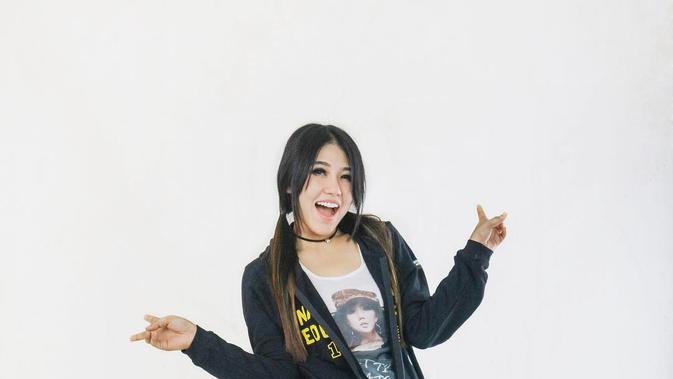 5 Tampilan Via Vallen Jaman Now Mirip Girlband Korea 