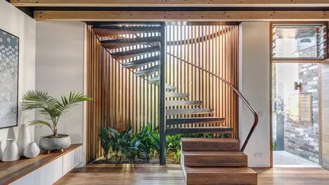 Inspirasi Desain Tangga Kayu Minimalis untuk Rumah Modern