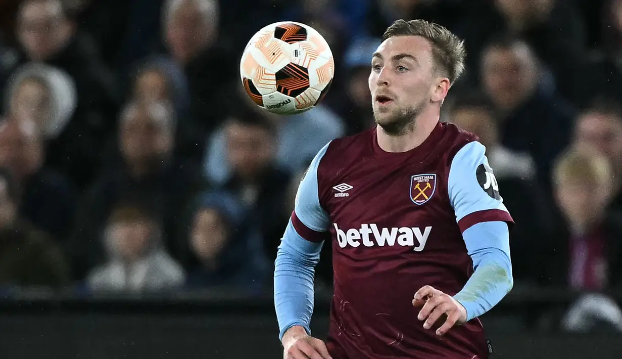 Reputasi Jarrod Bowen meningkat drastis sejak bergabung dengan West Ham pada Januari 2020 dari Hull City. Ia telah berkembang menjadi salah satu pemain sayap yang paling ditakuti di Premier League. Di usianya yang ke-27, ia memasuki tahun-tahun puncak kariernya dan statistiknya masih bisa bertambah. (Ben Stansall / AFP)