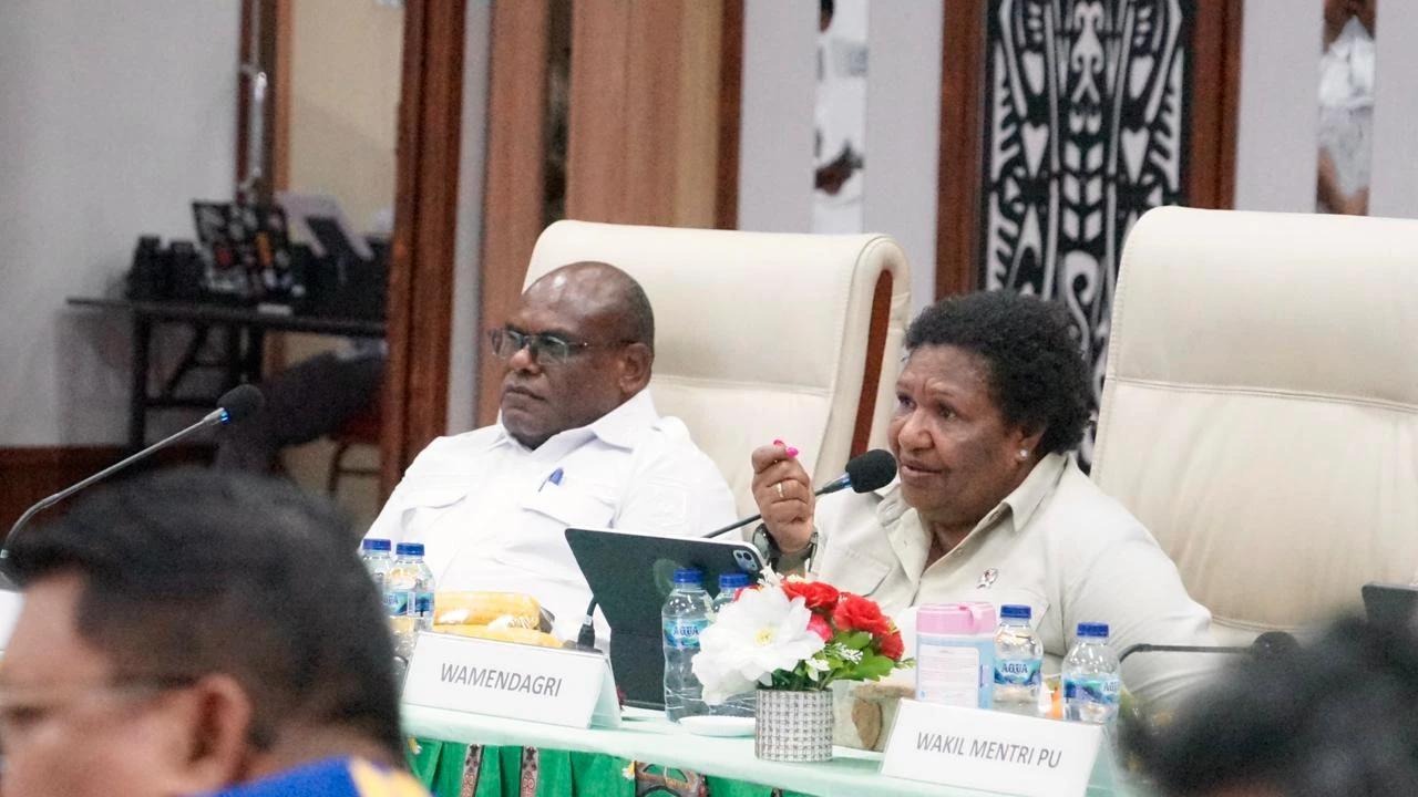 Wamendagri Ribka Haluk Kebut Pembangunan Infrastruktur DOB Papua Tengah