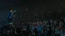 Penonton menyaksikan penampilan grup musik UNGU dalam konser 30 Tahun Berkarya di Tennis Indoor Senayan, Jakarta, Jumat (30/10/2026). Konser bertajuk Waktu Yang Dinanti – Final Chapter tersebut menjadi momen nostalgia bersama para penggemar yang telah mengikuti perjalanan musik UNGU selama tiga dekade. (KLY/Budy Santoso)