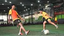 Guna menjaga kondisi fisik sejumlah pemain Arema Cronus kembali menggelar latihan perdana pasca Piala Presiden 2015 di Lapangan Futsal Champion Tidar, Malang, Kamis (22/10/2015). (Bola.com/Kevin Setiawan)