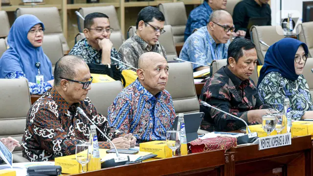 Rapat kerja antara Menteri Teten Masduki dan Komisi VI DPR
