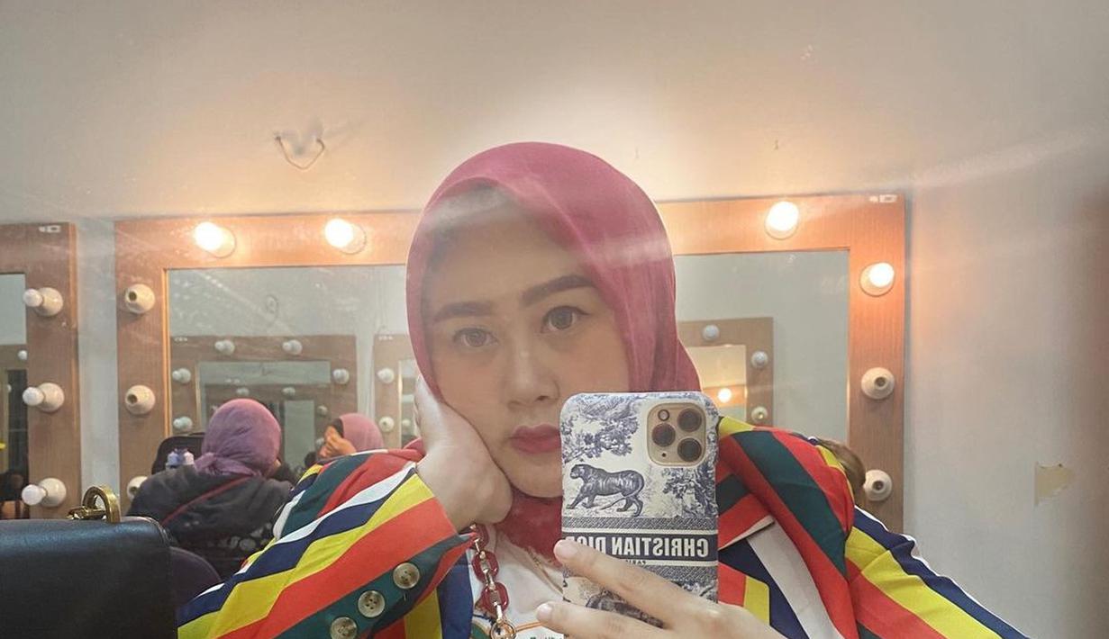 Diketahui Shelvie dan Daus Mini menikah pada 9 Desember 2018. Pada 2021 lalu, keduanya dikaruniai seorang anak yang diberi nama Muhammad Al Fatih Firdaus. (FOTO: instagram.com/firdaushelvie91/)