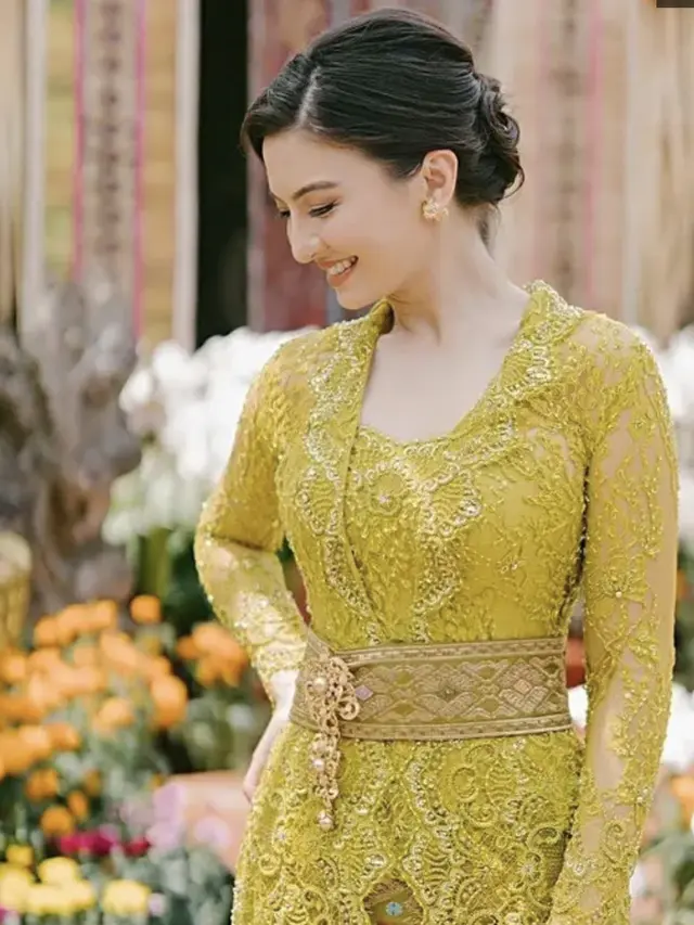 Raline Shah kenakan Kebaya Bali