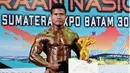 Sertu Andrianto berhasil menyabet juara pertama di kelas 85 kilogram plus mewakili Provinsi Aceh. Sosoknya yang berotot bak Ade Rai pun ramai menjadi sorotan publik.