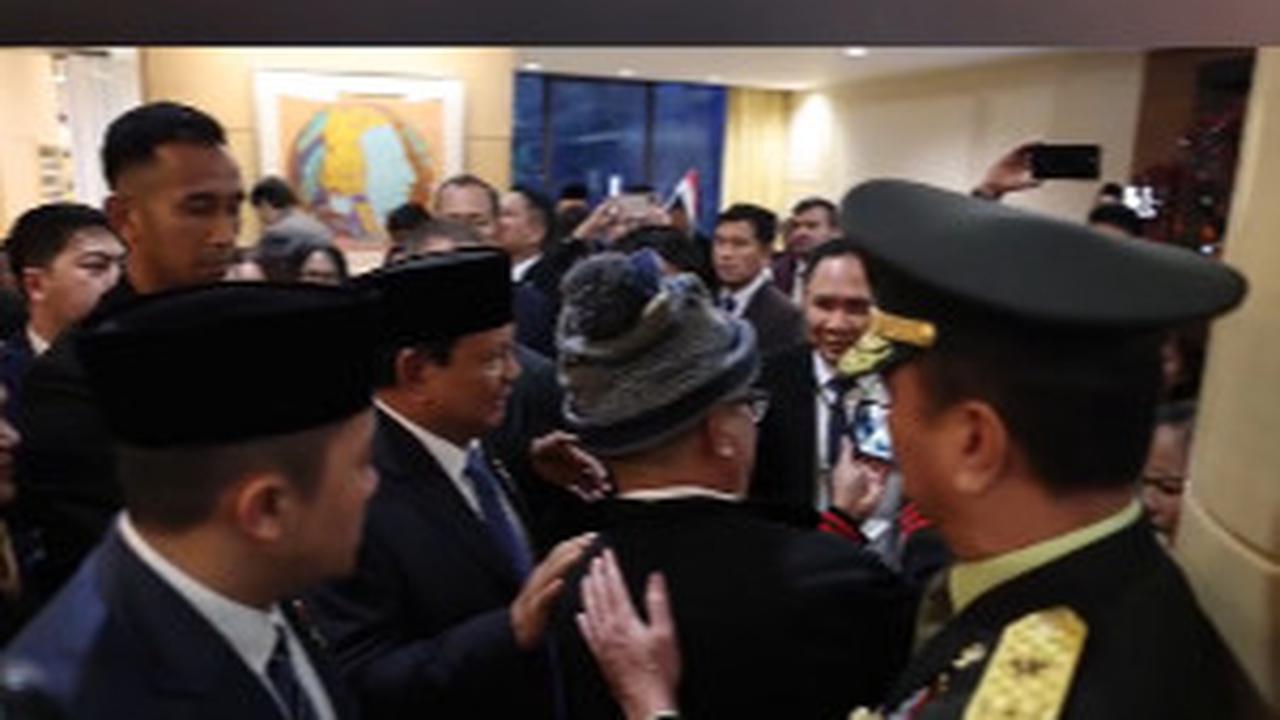 Sikap Spontan Mayor Teddy saat WNI di Amerika Ingin Foto Bareng Prabowo