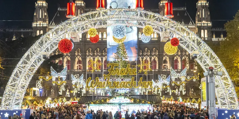Ramai-Ramai Mengunjugi Pasar Natal di Austria