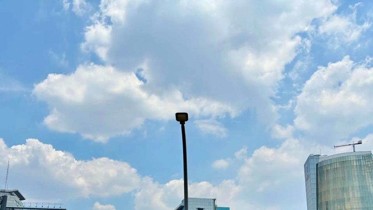 Langit Jakarta Cerah