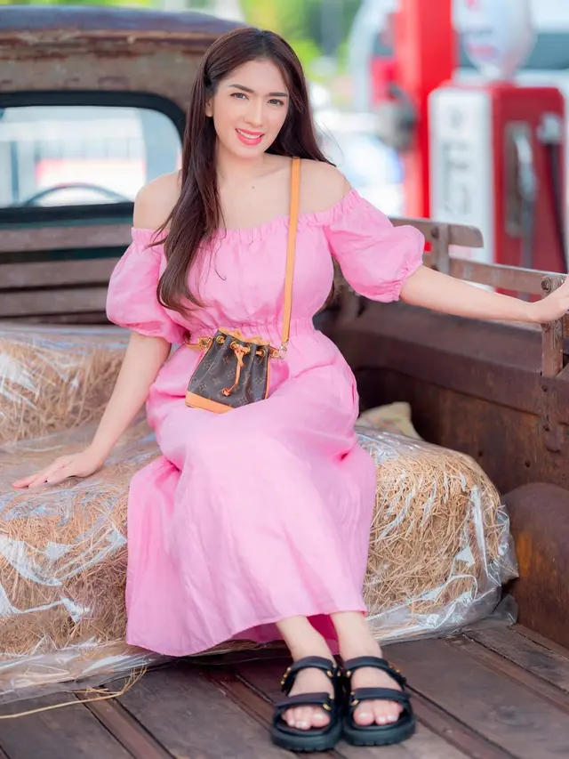 Gaya Angel Karamoy Pakai Dress, Tampil Manis hingga Elegan
