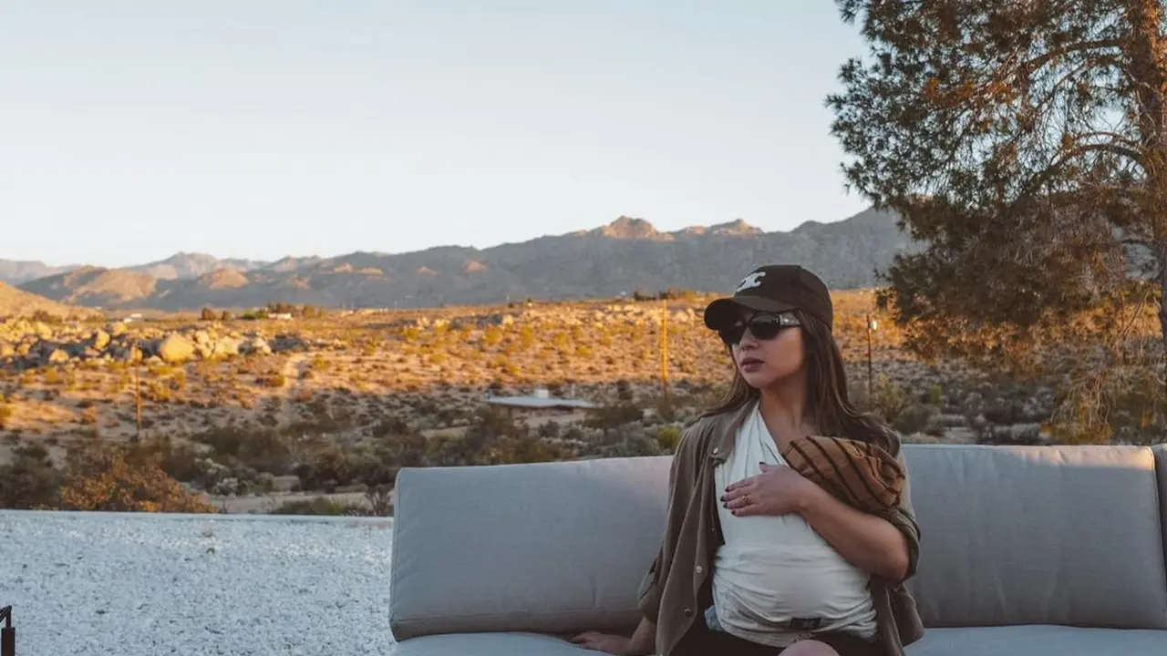 Potret baby Issa dalam pelukan Nikita Willy. (Foto: Instagram/nikitawillyofficial94)