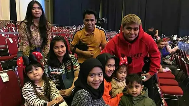 7 Potret Rosa Juwita, Adik Bungsu Olga Syahputra yang Tampil Berhijab