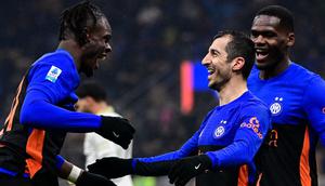 Gelandang Inter Milan, Henrikh Mkhitaryan, melakukan selebrasi setelah mencetak gol ke gawang Pisa dalam laga giornata 22 Serie A Liga Italia di Giuseppe Meazza, Sabtu (24/1/2026) dini hari WIB. (Piero CRUCIATTI / AFP)