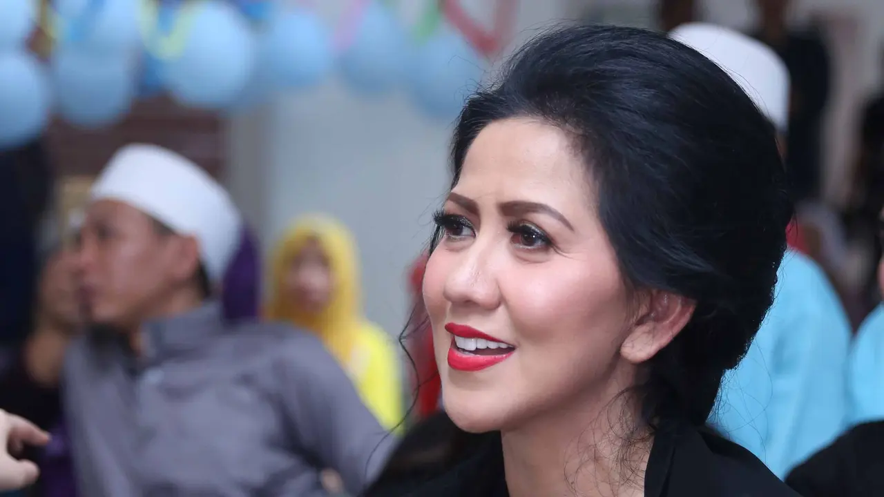 7 Potret Lawas Venna Melinda di Awal Karier, Parasnya Curi Perhatian