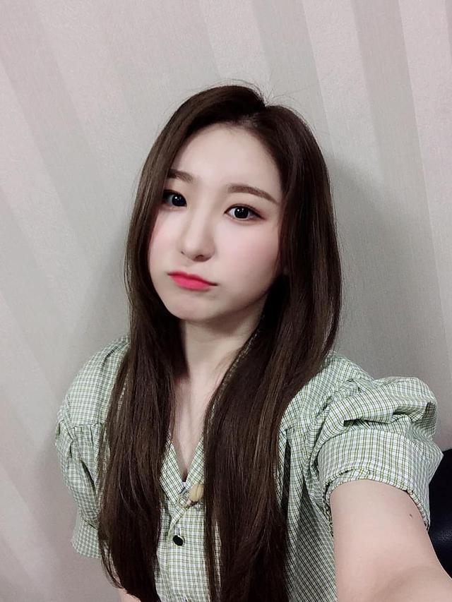 Chaeyeon Iz*One (Instagram/ official_izone)