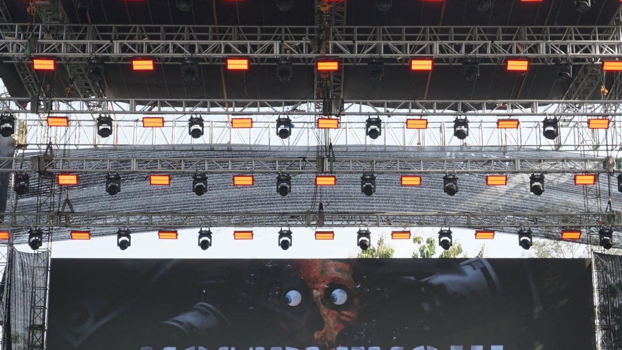 MCPR membawakan lagu spesial untuk kota tercintanya yang berjudul "Selamat Pagi Solo" dan juga "Punk Is Attitude"
