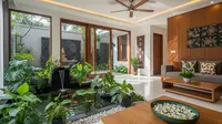 7 Model Ruang Tamu dengan Tanaman Hias dan Kolam Mini, Ademnya Kebangetan