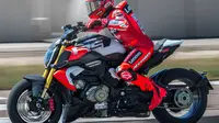 Ganas, Ducati Diavel V4 RS  Sanggup Berakselerasi 0-100 Km/Jam dalam 2,5 Detik
