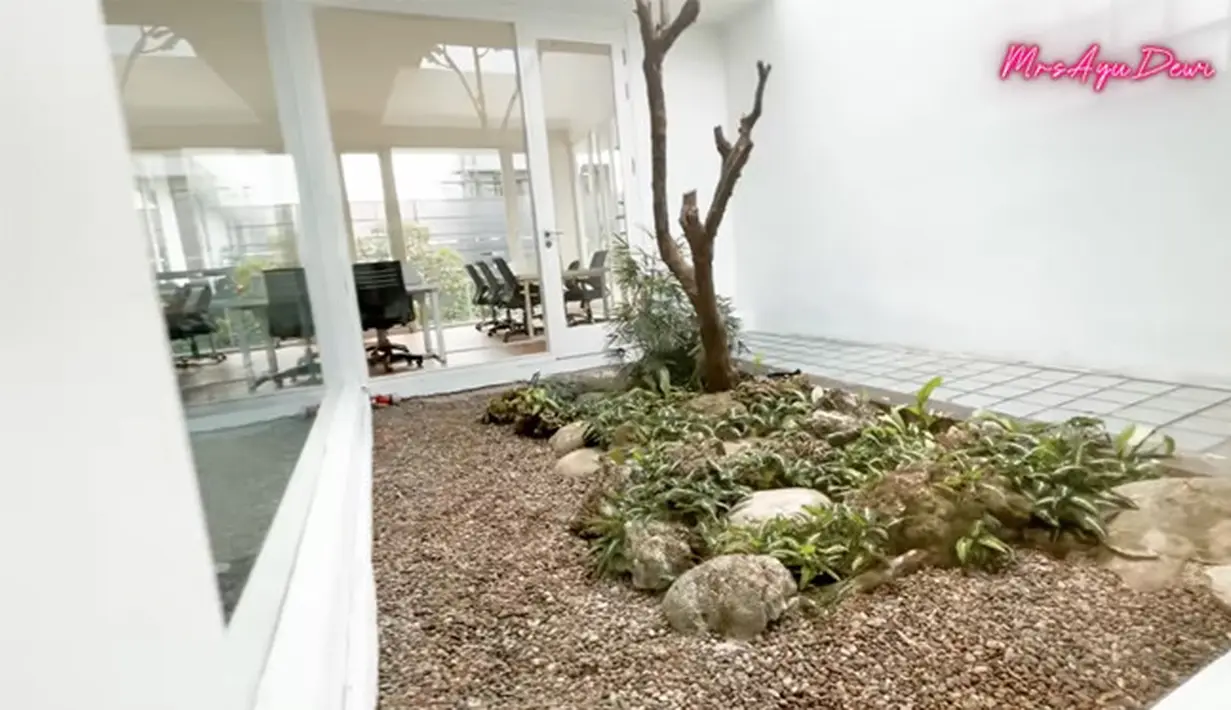 Rumah Kedua Luna Maya (Youtube/ MrsAyuDewi)