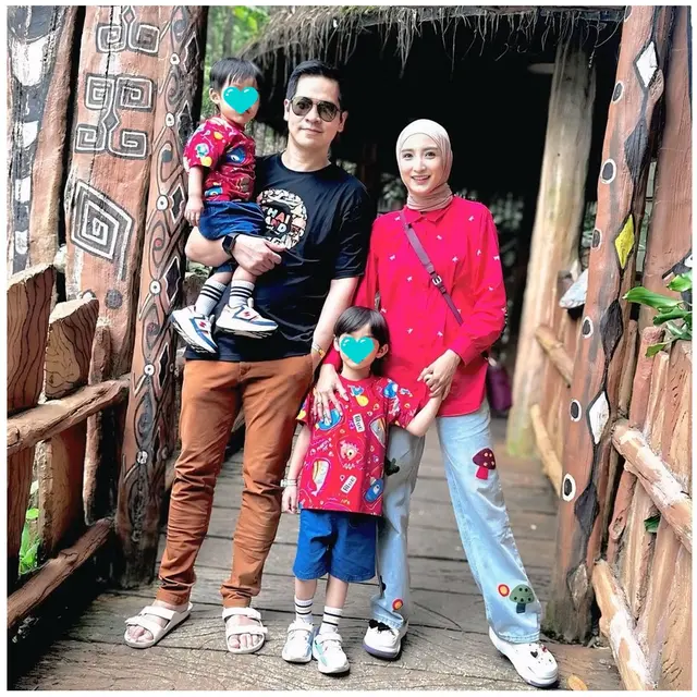 6 Potret Ricky Perdana dan Istri, Ungkap Kondisi Anak Usai Jatuh dari Lantai 2