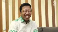 Ketua Umum PPP, Romahurmuzy menerima kunjungan Calon Gubernur Jawa Barat, Ridwan Kamil di kantor DPP PPP, Jakarta, Rabu (4/7).  Kunjungan Ridwan Kamil tersebut dalam rangka untuk melaporkan hasil Pilkada Jabar 2018. (Liputan6.com/Herman Zakharia)